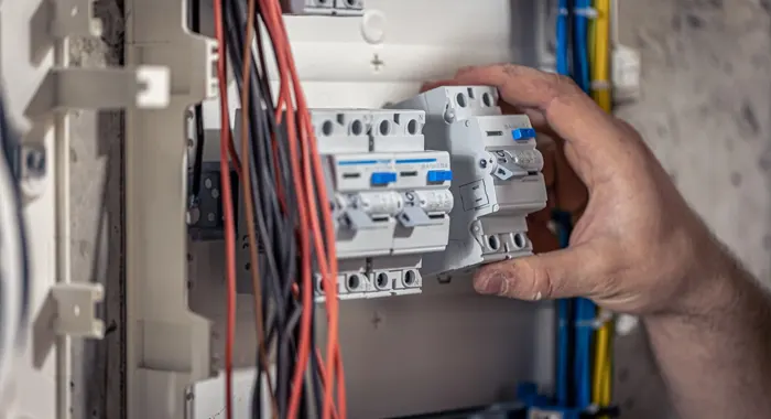 Disjuntores diferenciais num quadro elétrico doméstico